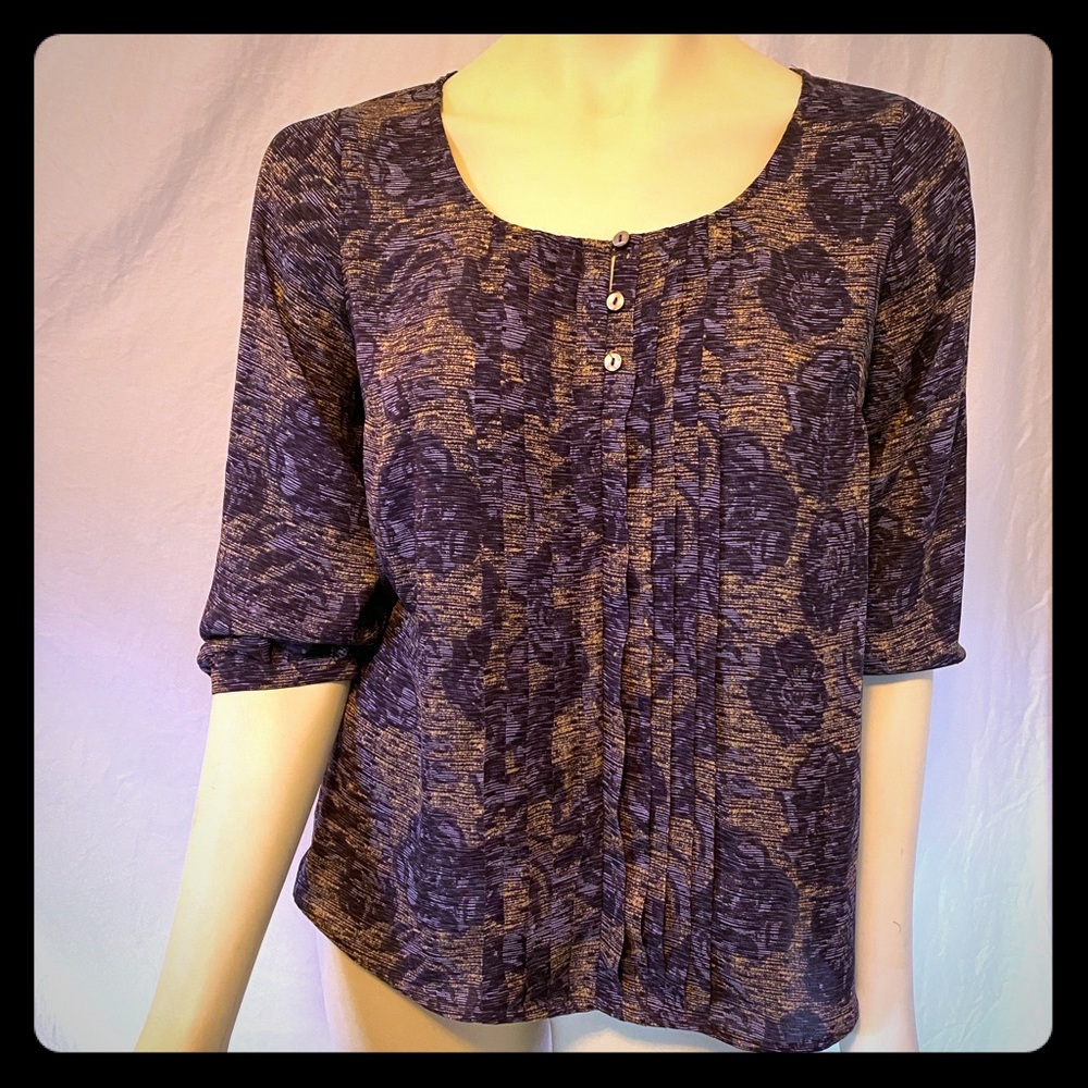 Skies are Blue top size small